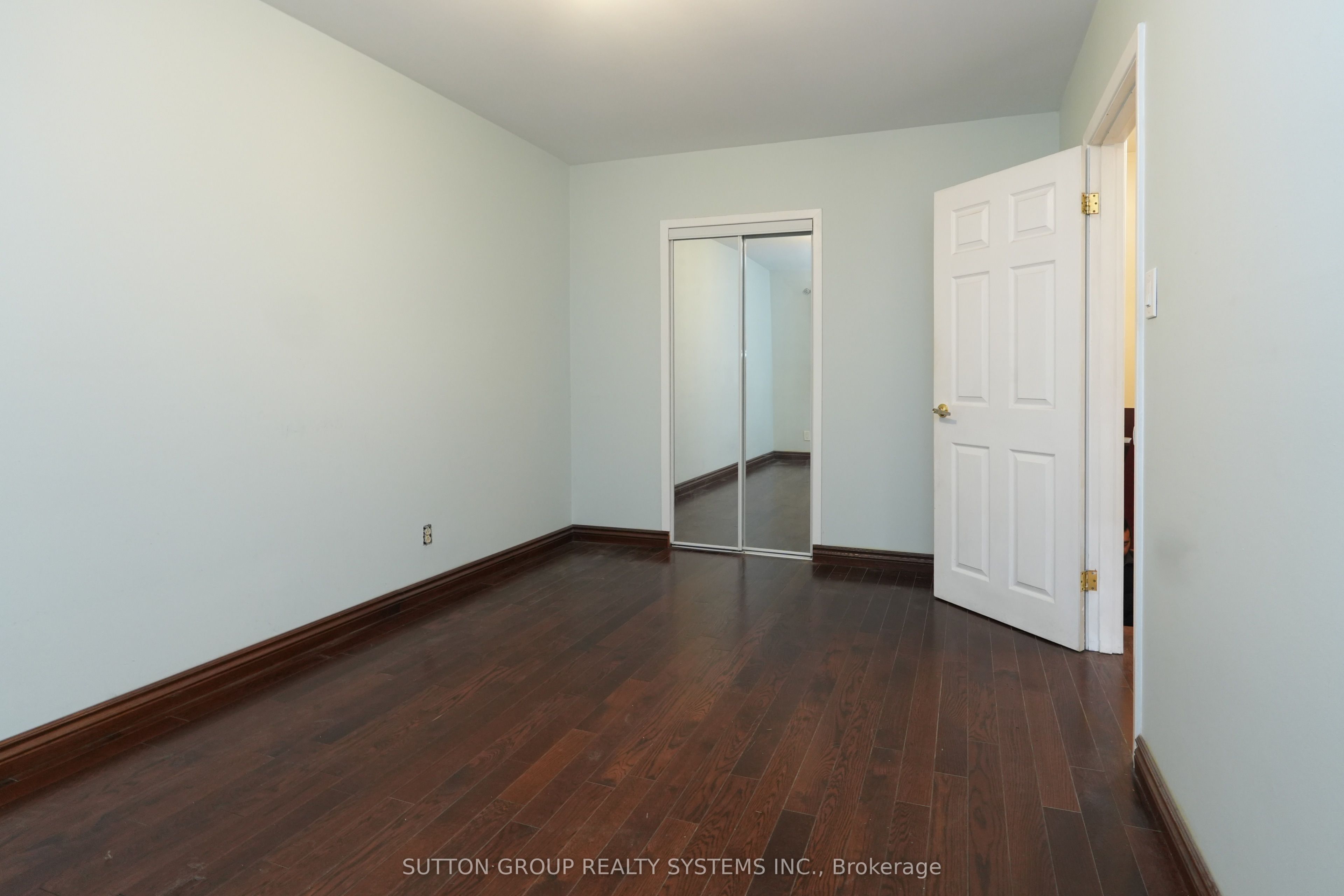 2337 Padstow Crescent Property Photo 11