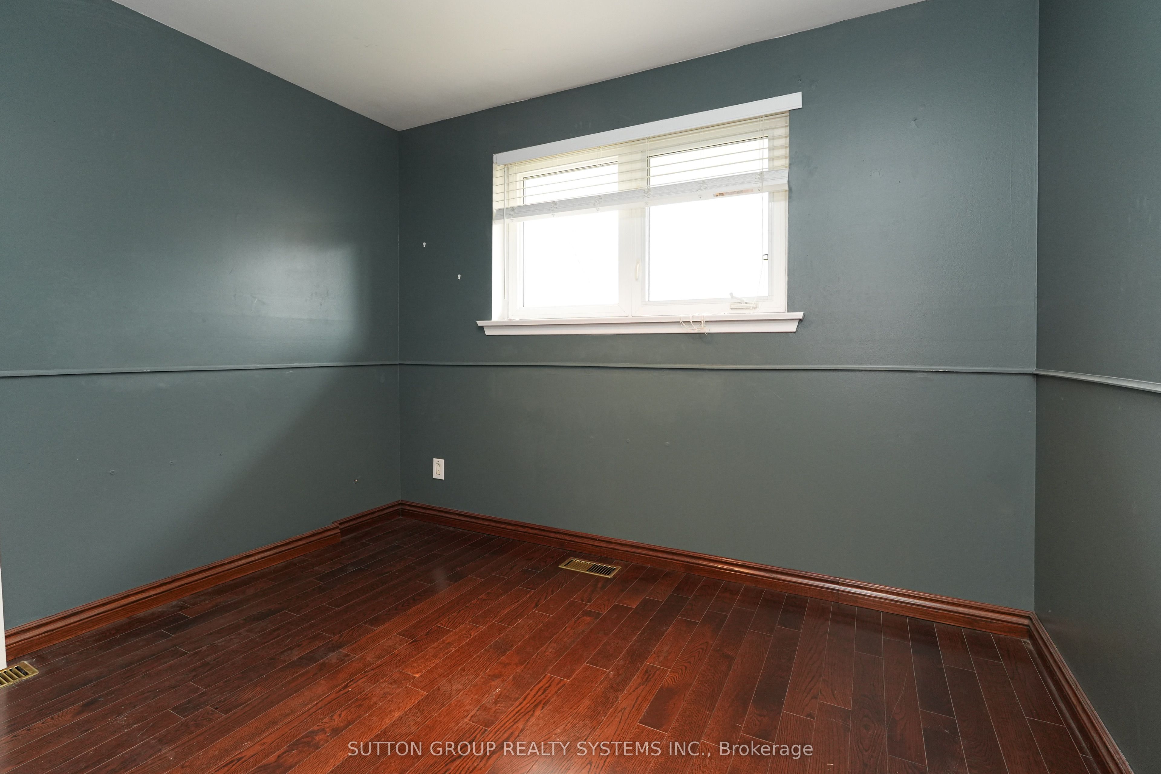 2337 Padstow Crescent Property Photo 12