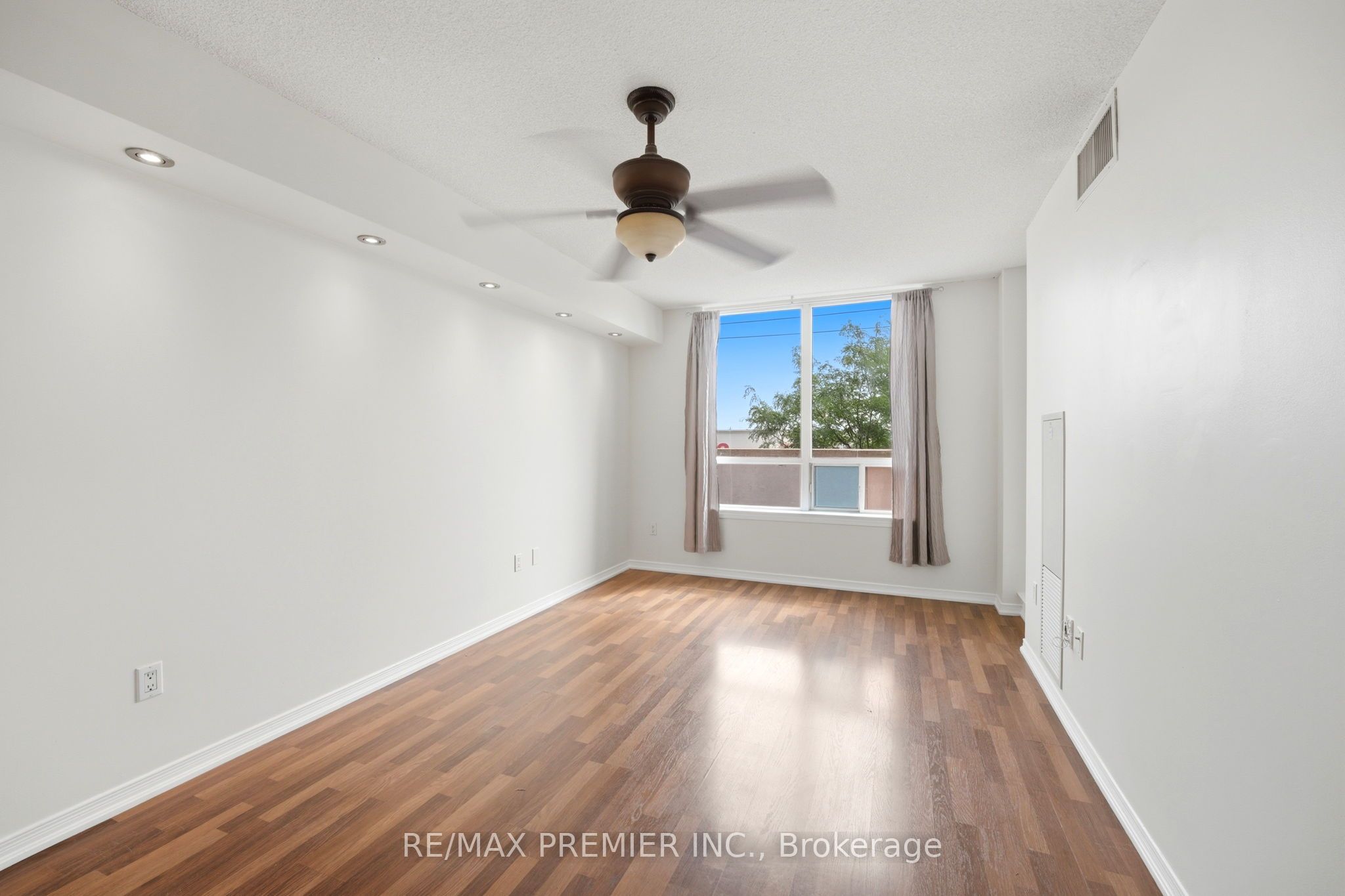 2772 Keele Street 306 Property Photo 6