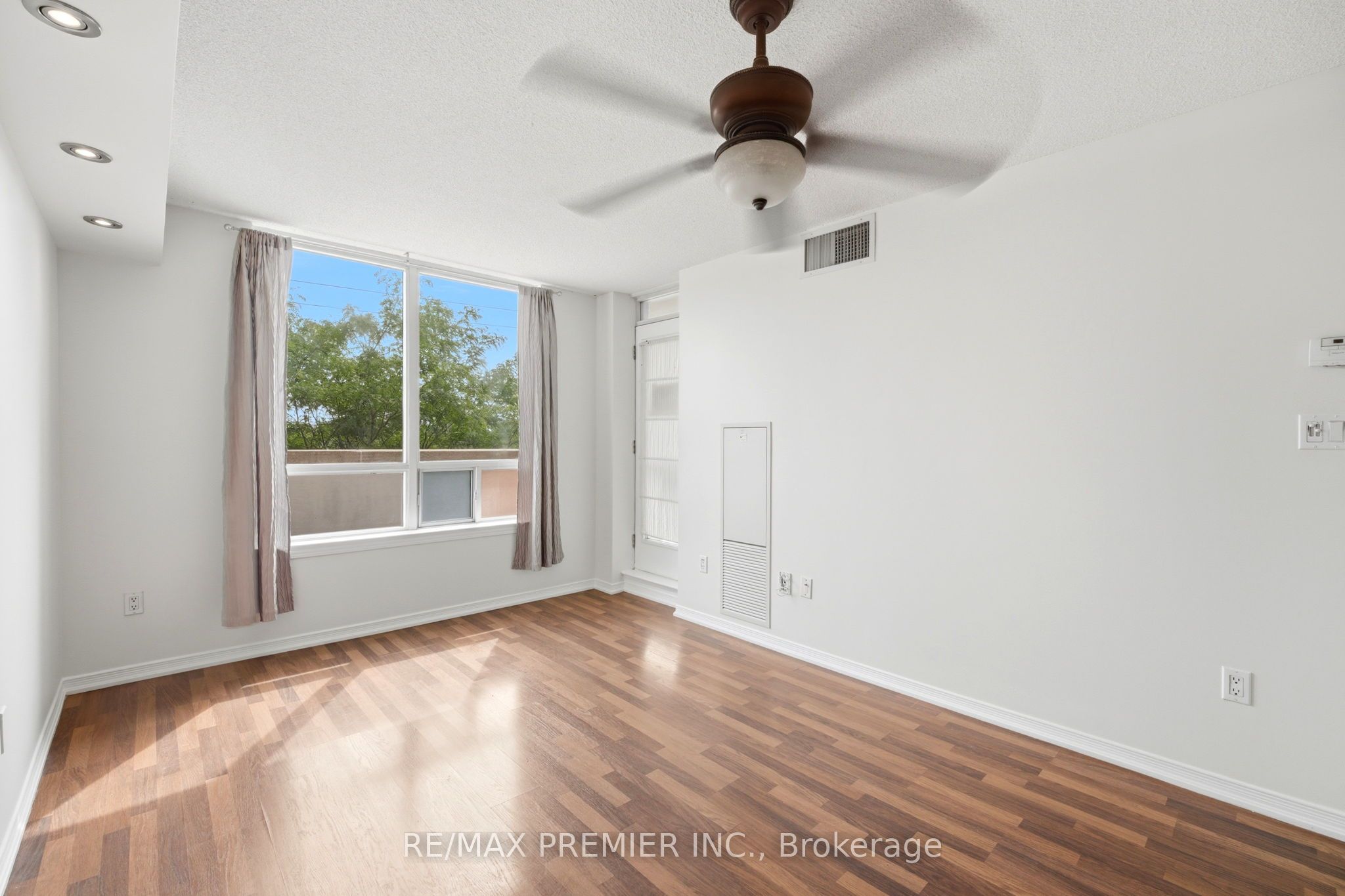 2772 Keele Street 306 Property Photo 7