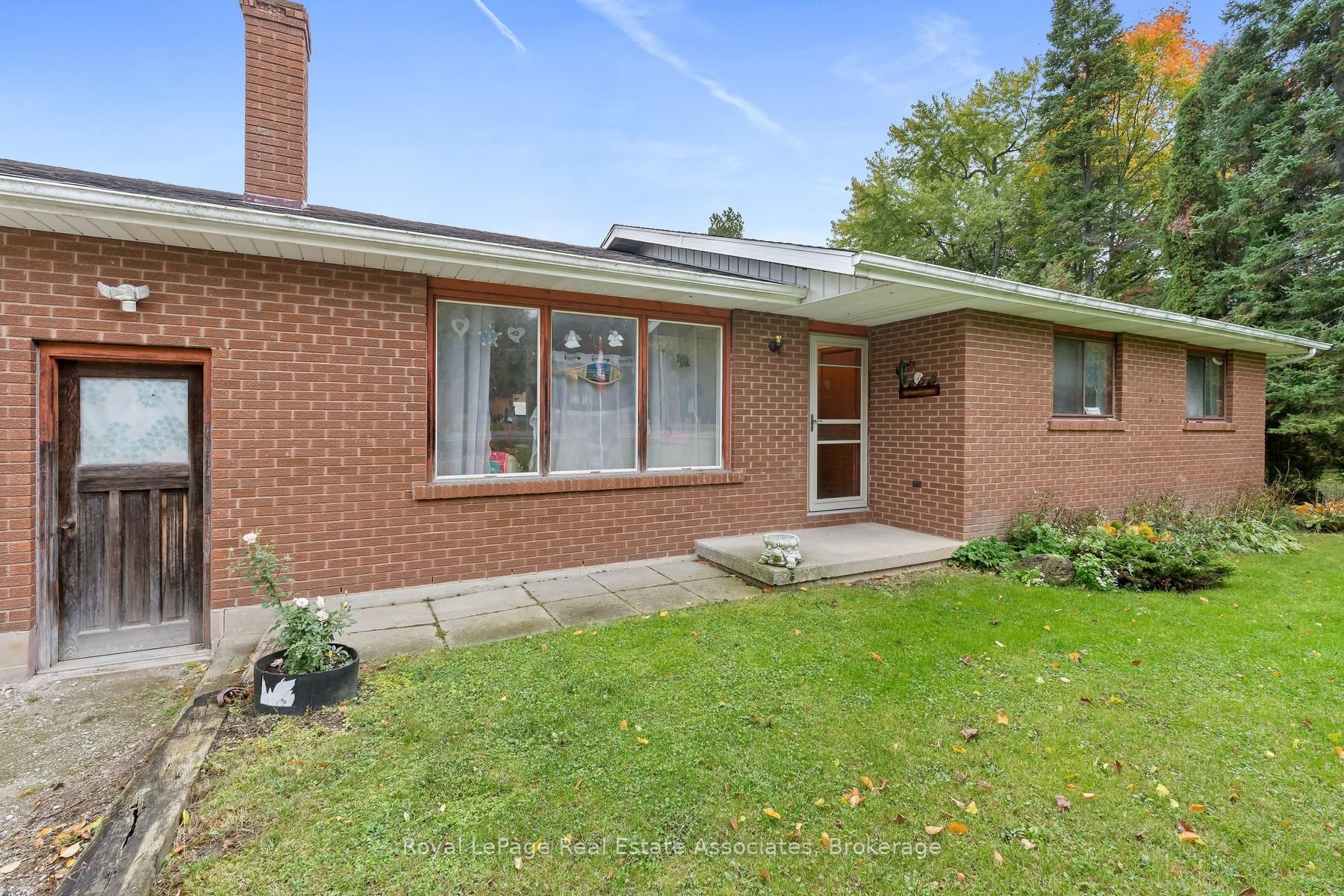 13330 5 Side Road Property Photo 5