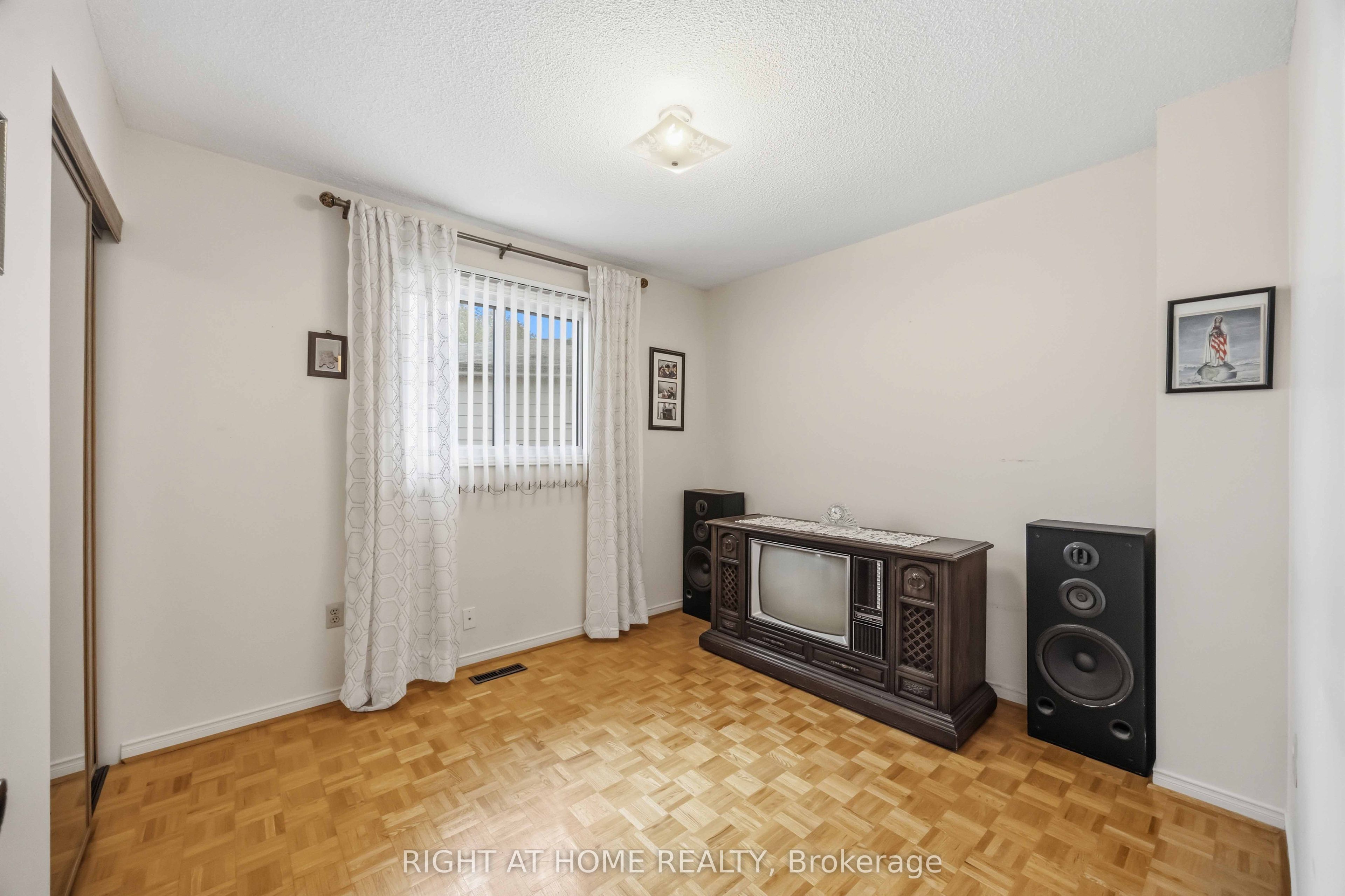 17 Cathy Jean Crescent Property Photo 16