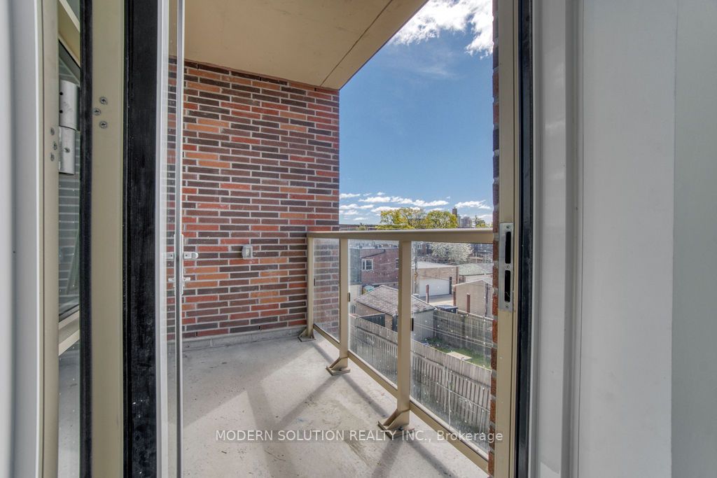 1787 St Clair Avenue W 308 Property Photo 18