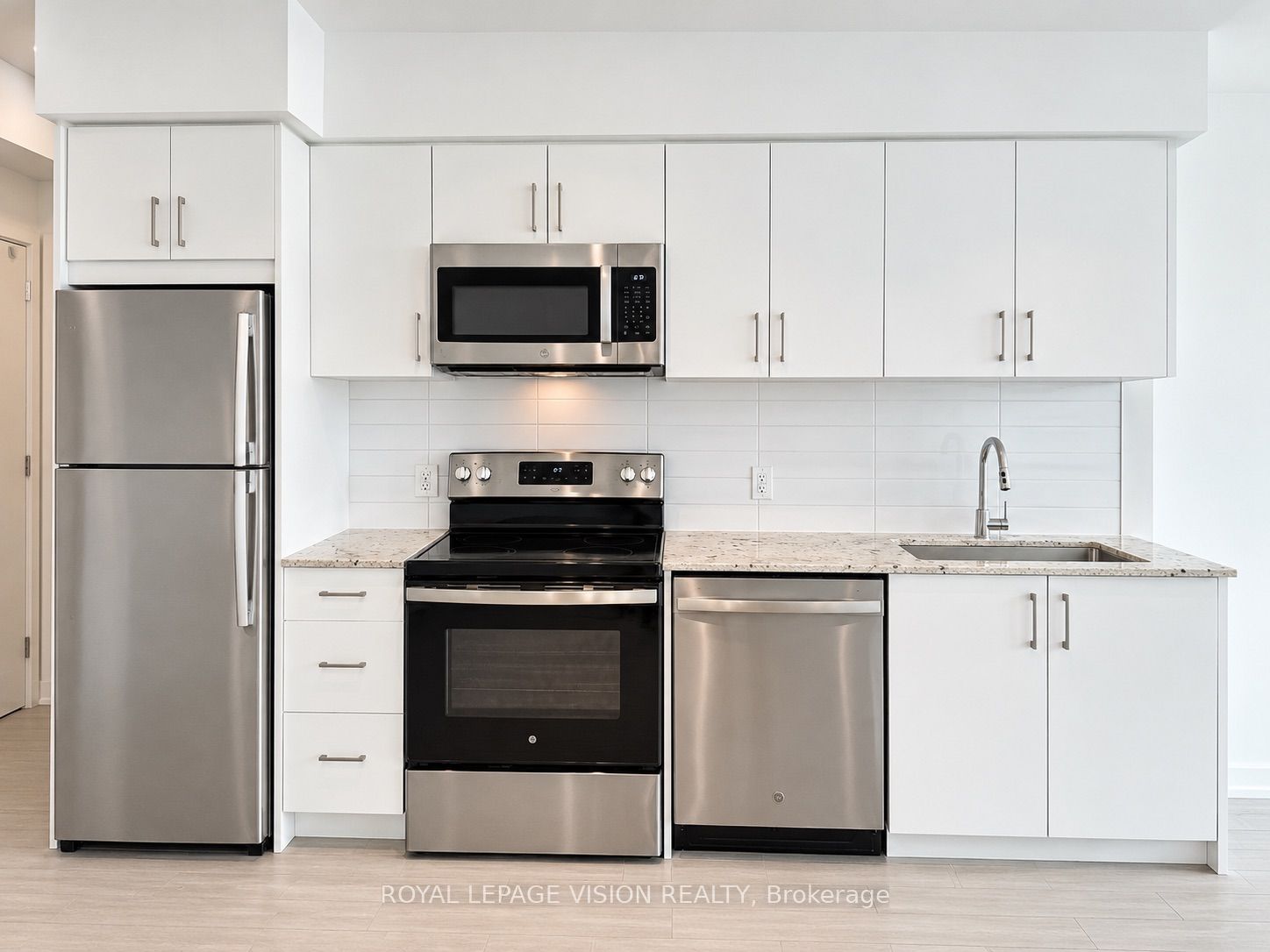 4010 Eglinton Avenue W 911 Property Photo 3