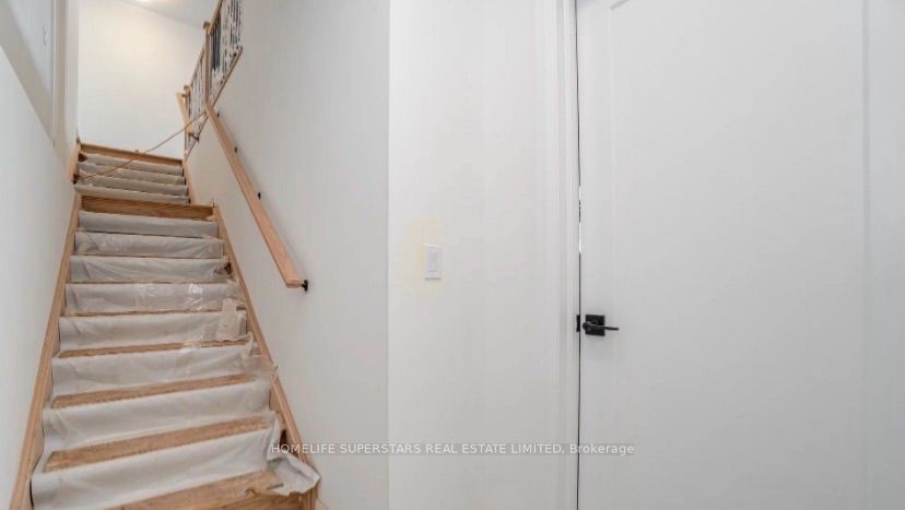 8 Santa Barbra Lane Property Photo 7