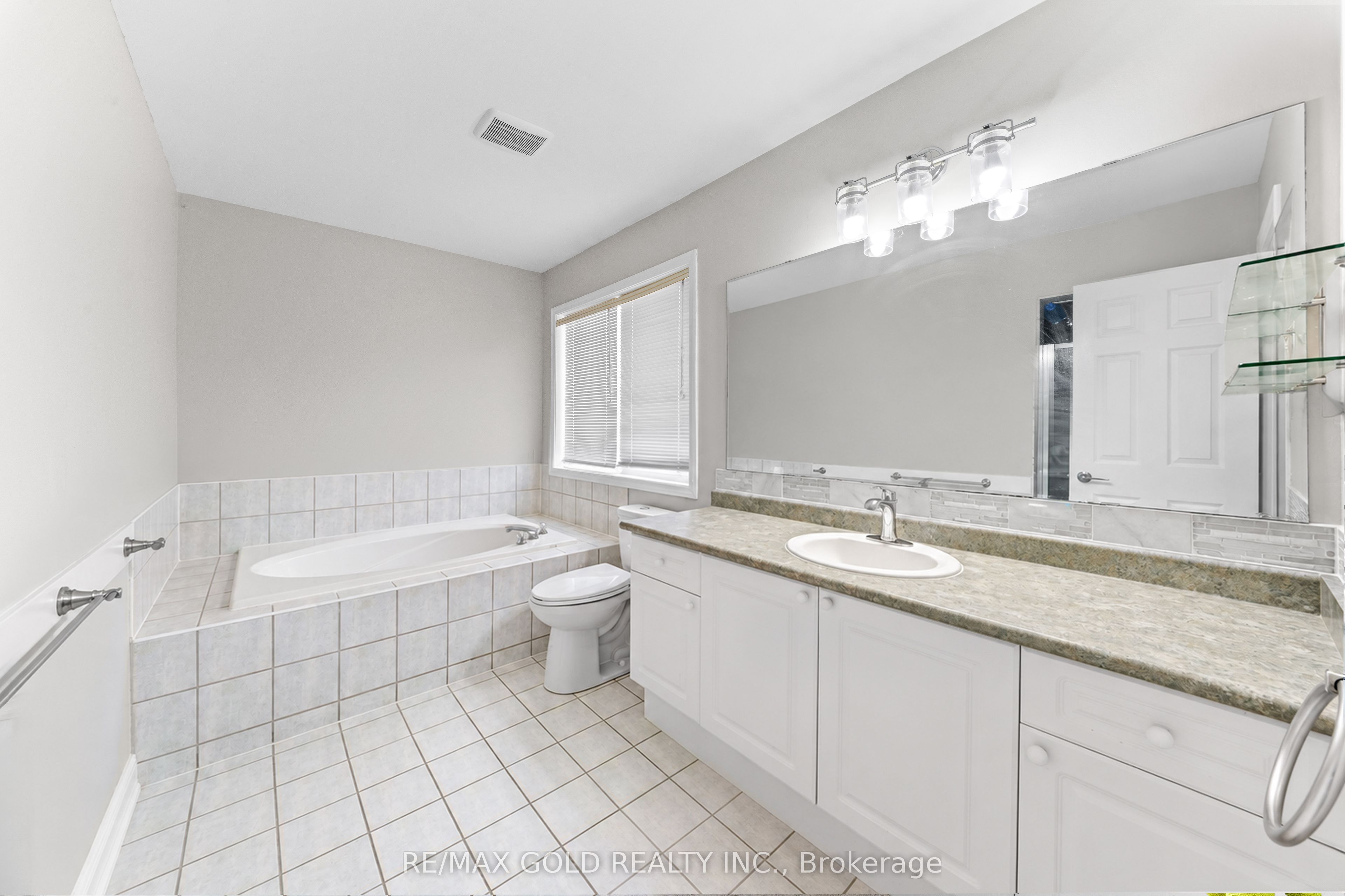 28 Latania Boulevard Property Photo 23