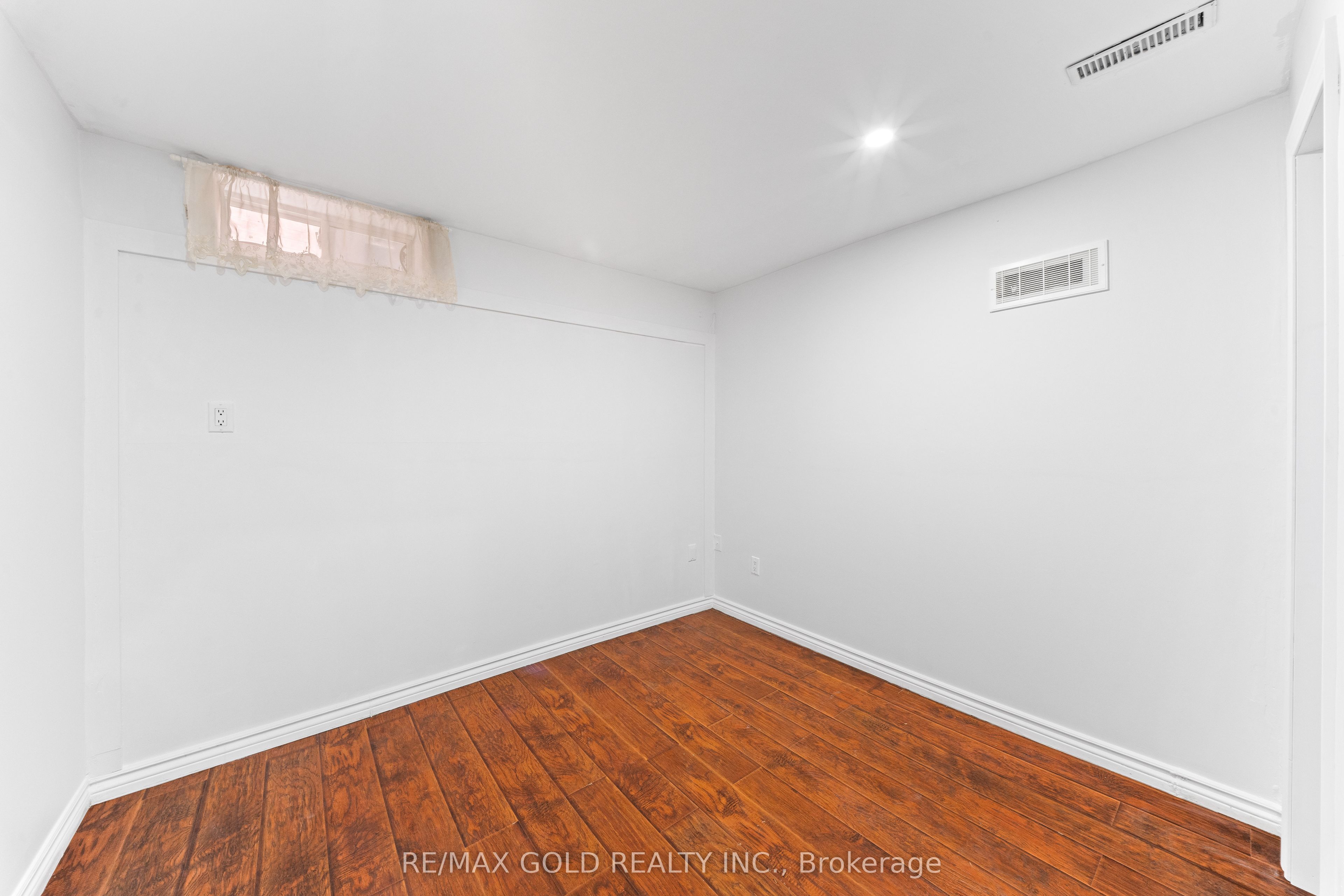 28 Latania Boulevard Property Photo 35