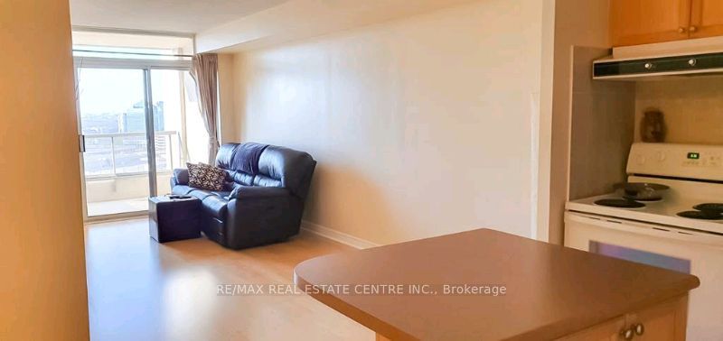 3888 Duke Of York Boulevard 2023 Property Photo 13