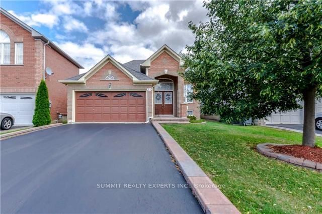 23 Bissell Drive N Property Photo 1