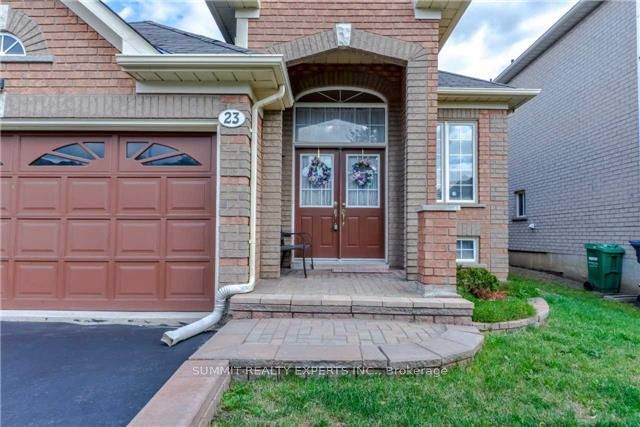 23 Bissell Drive N Property Photo 2