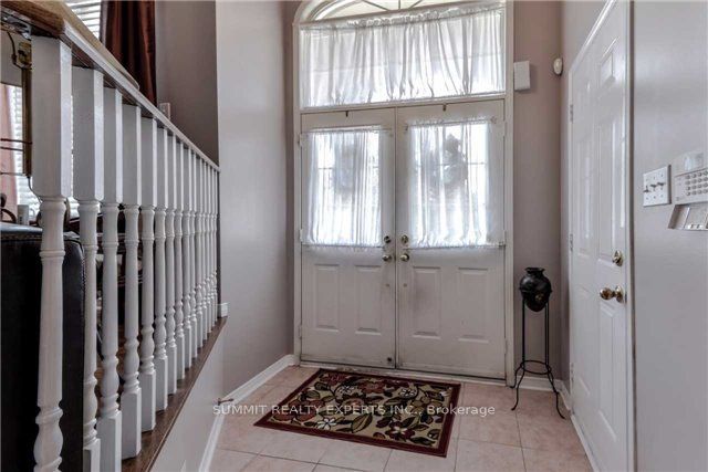 23 Bissell Drive N Property Photo 3