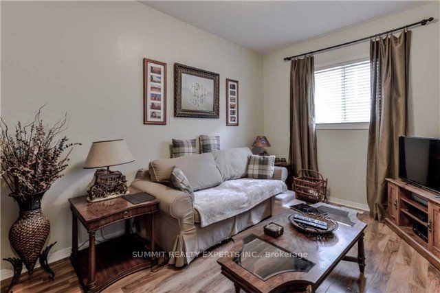 23 Bissell Drive N Property Photo 7