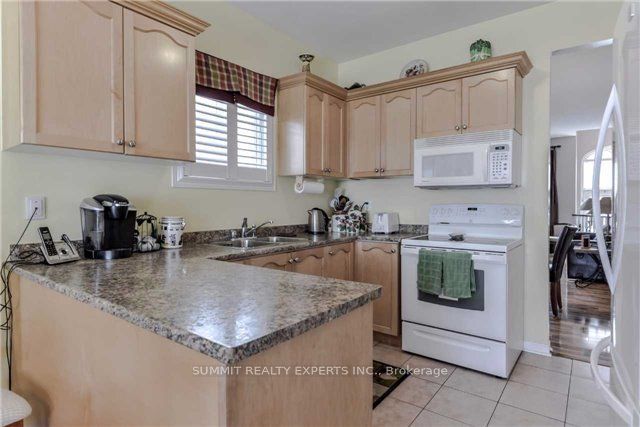 23 Bissell Drive N Property Photo 10
