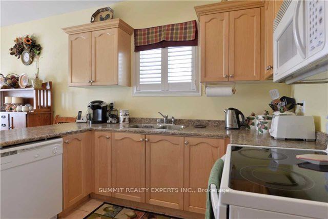 23 Bissell Drive N Property Photo 11