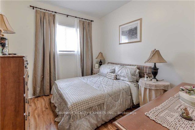 23 Bissell Drive N Property Photo 14