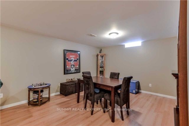 23 Bissell Drive N Property Photo 15