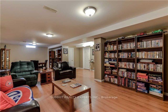 23 Bissell Drive N Property Photo 16