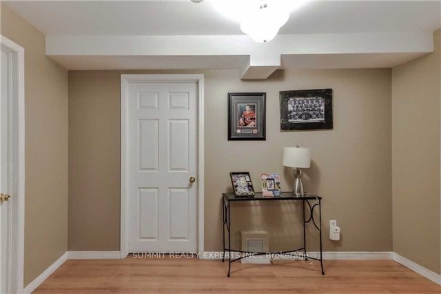 23 Bissell Drive N Property Photo 17