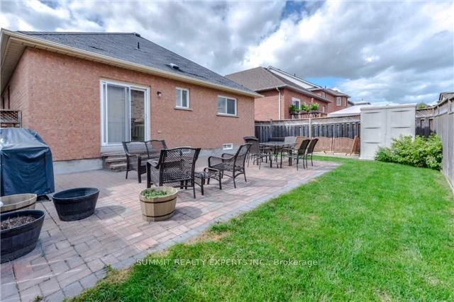 23 Bissell Drive N Property Photo 18