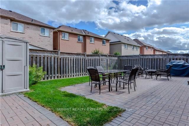23 Bissell Drive N Property Photo 19