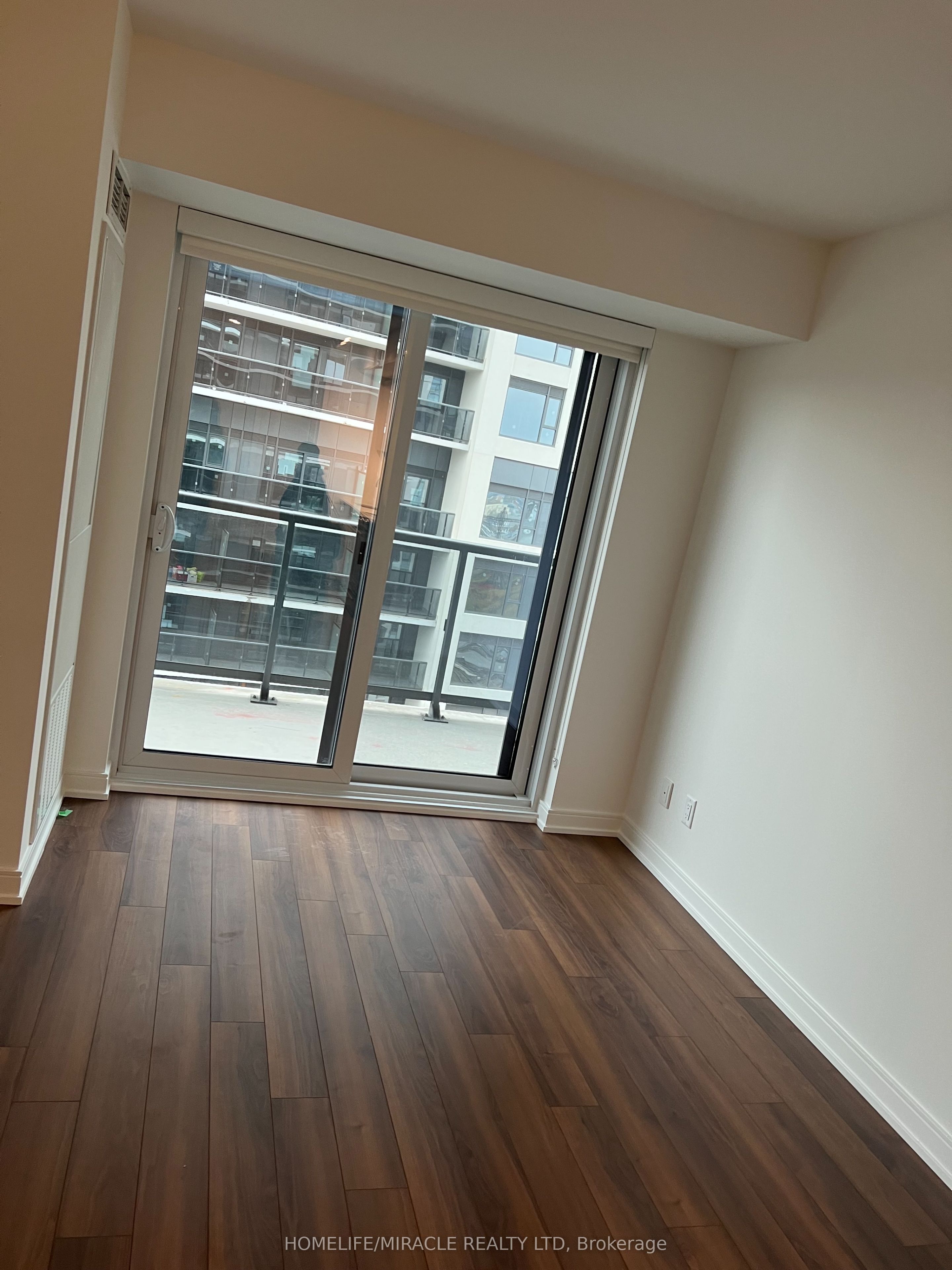 30 Samuel Wood Way N Property Photo 4
