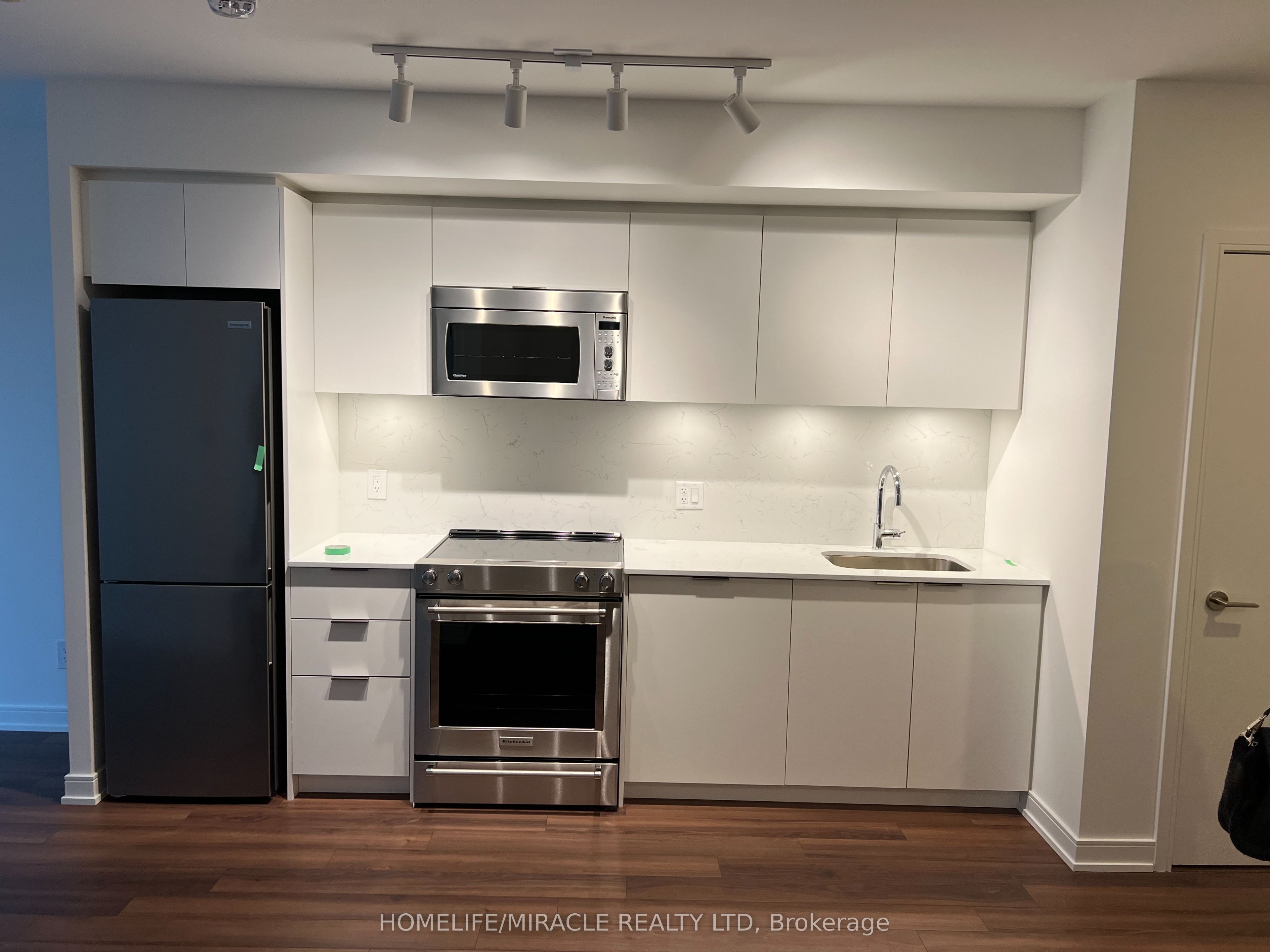 30 Samuel Wood Way N Property Photo 5