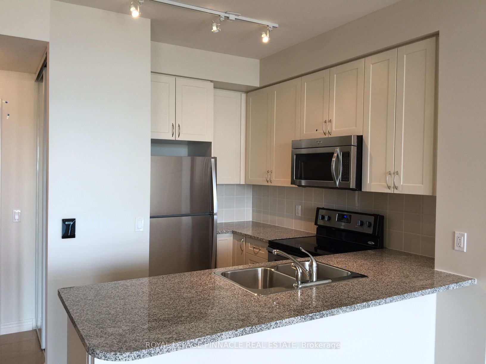 339 Rathburn Road W 2011 Property Photo 4
