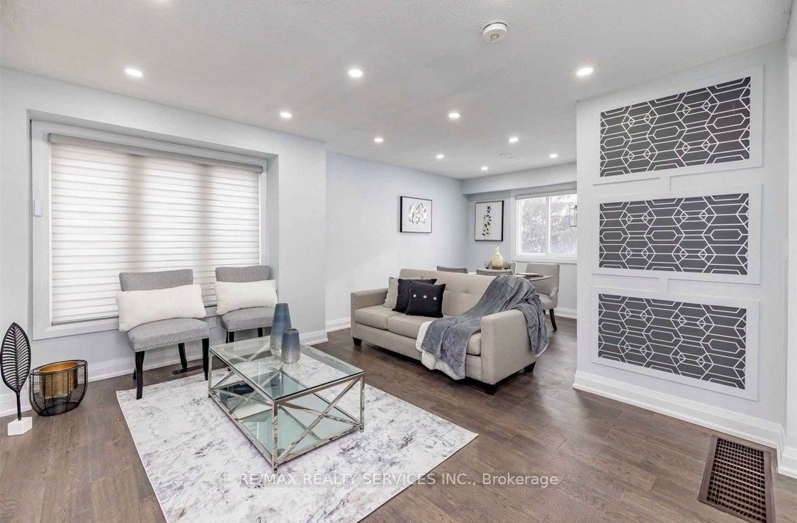 52 Roehampton Crescent Property Photo 3