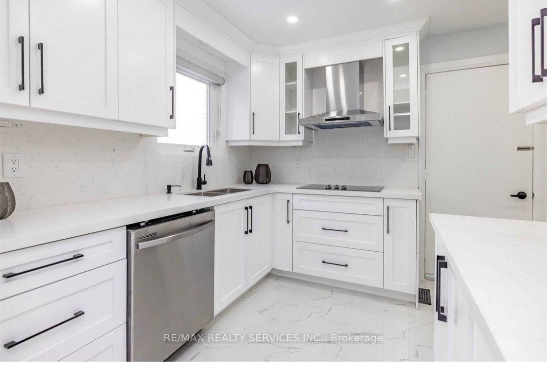 52 Roehampton Crescent Property Photo 6