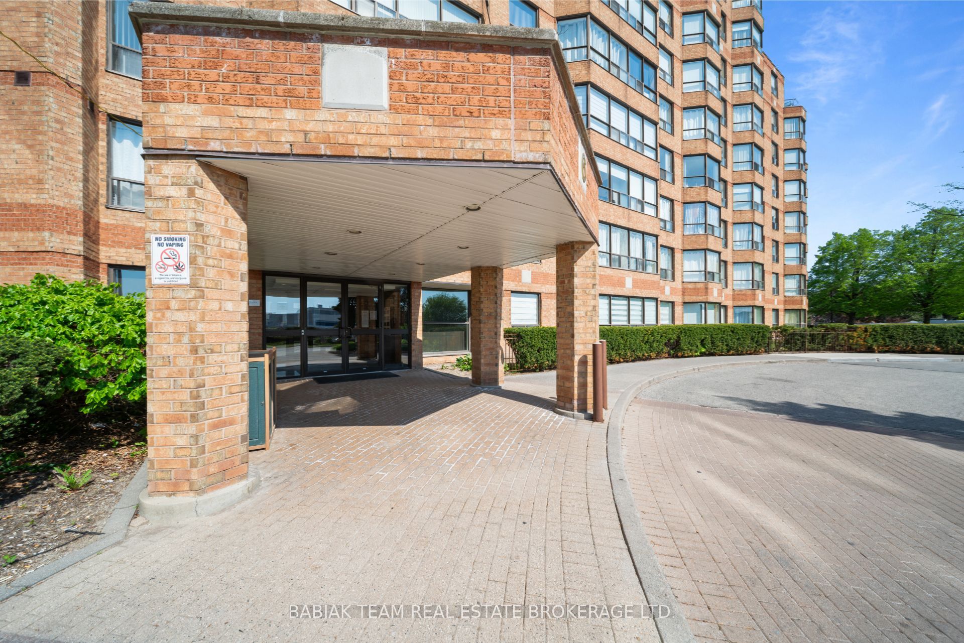 6 Humberline Drive 202 Property Photo 2