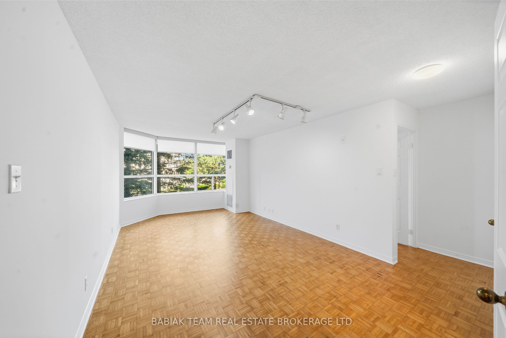 6 Humberline Drive 202 Property Photo 8