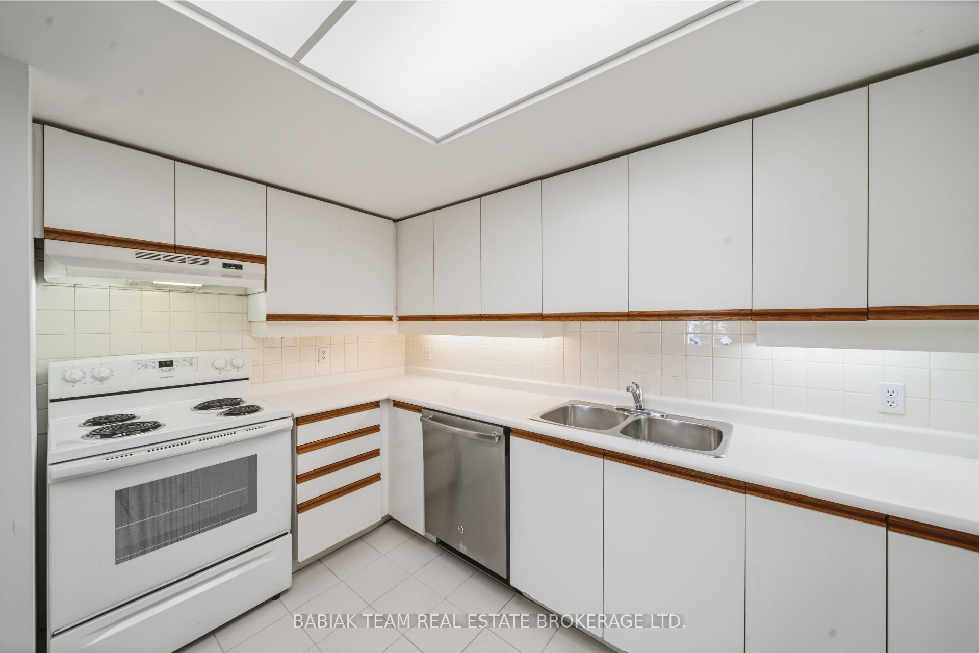 6 Humberline Drive 202 Property Photo 16