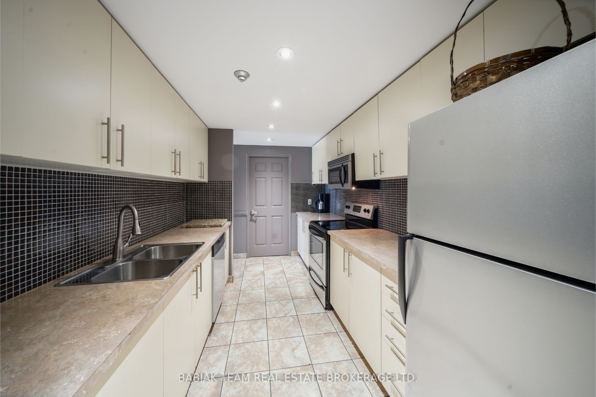 6 Humberline Drive 202 Property Photo 34