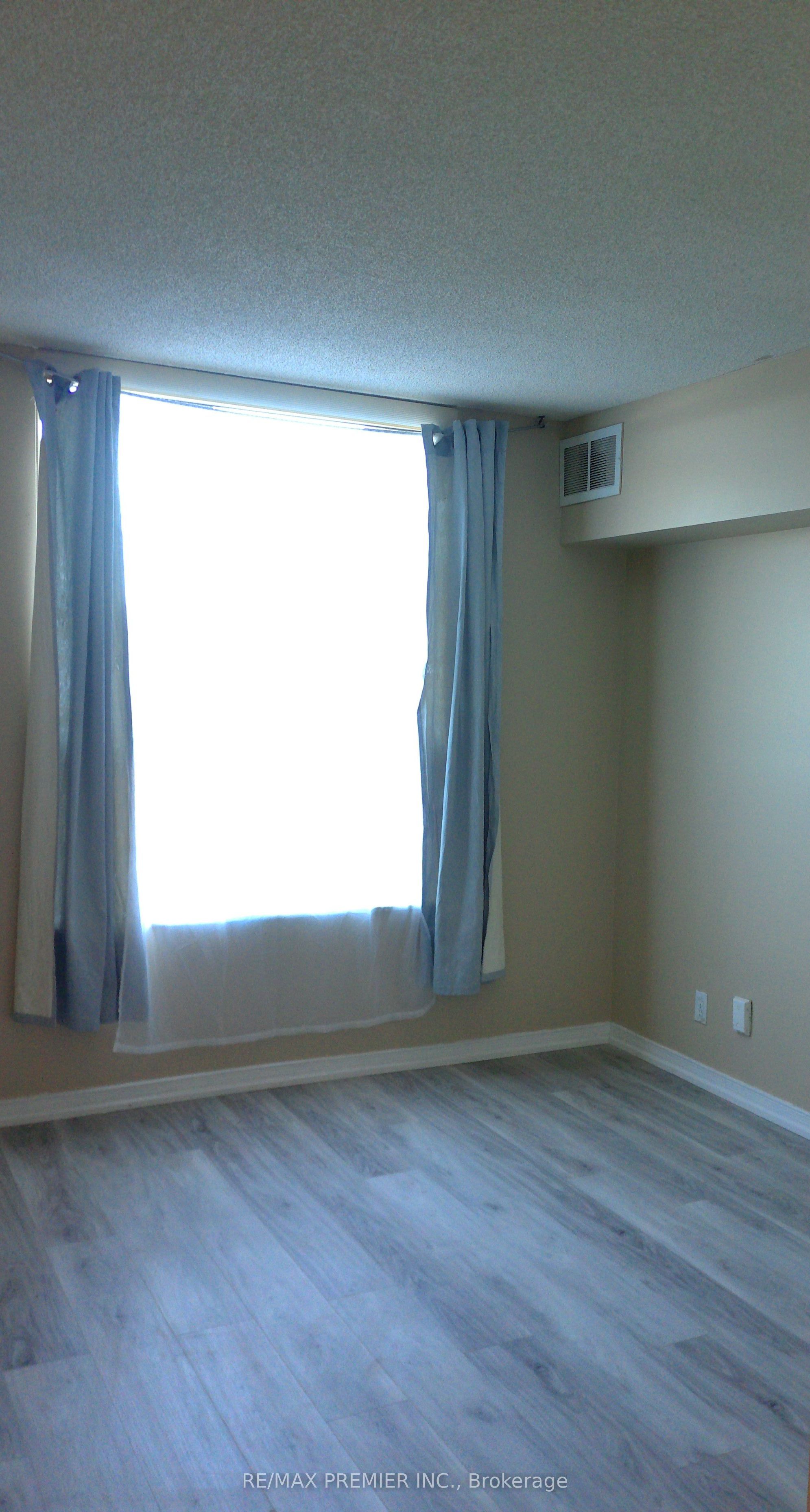 6 Humberline Drive 212 Property Photo 7