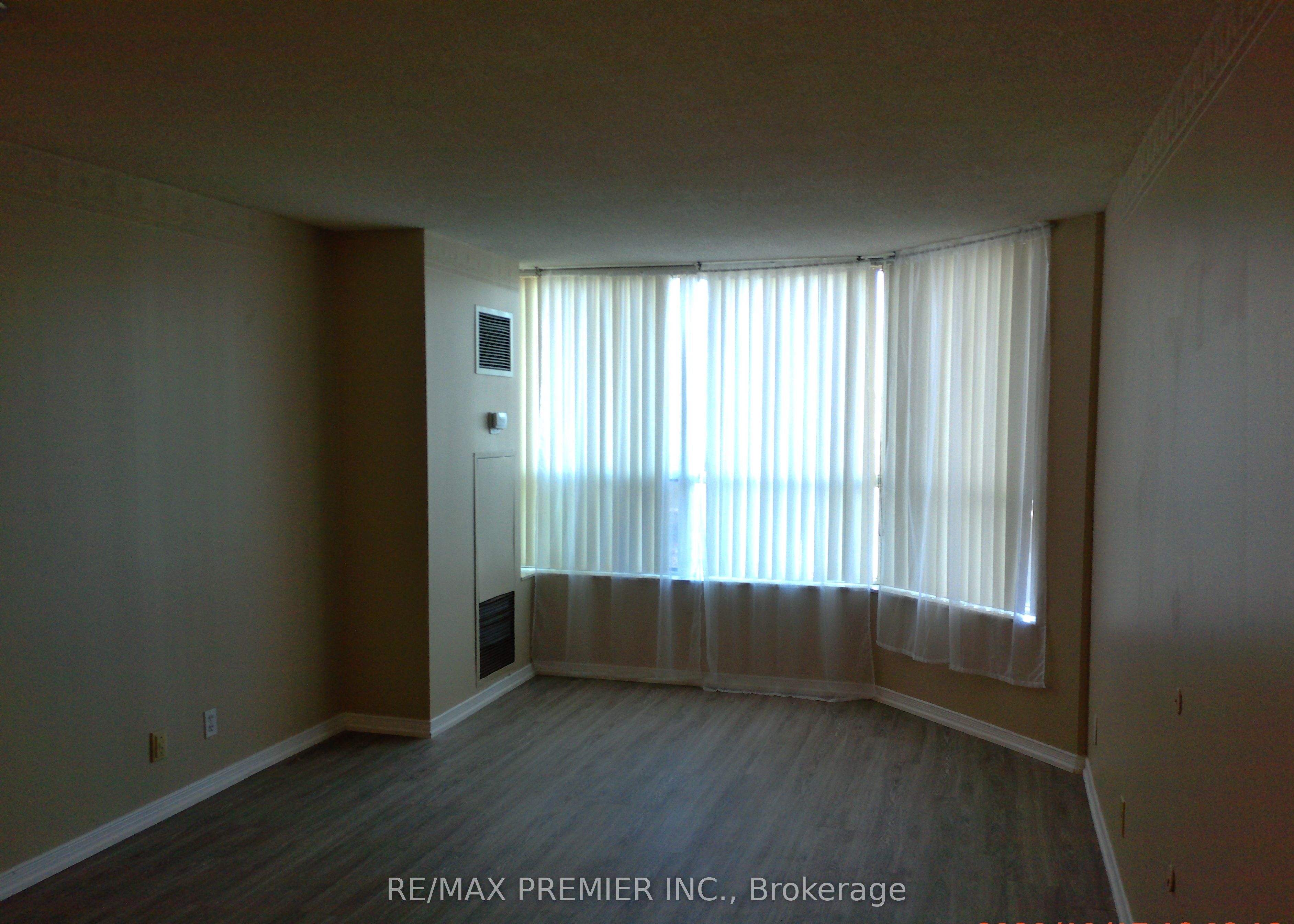 6 Humberline Drive 212 Property Photo 11