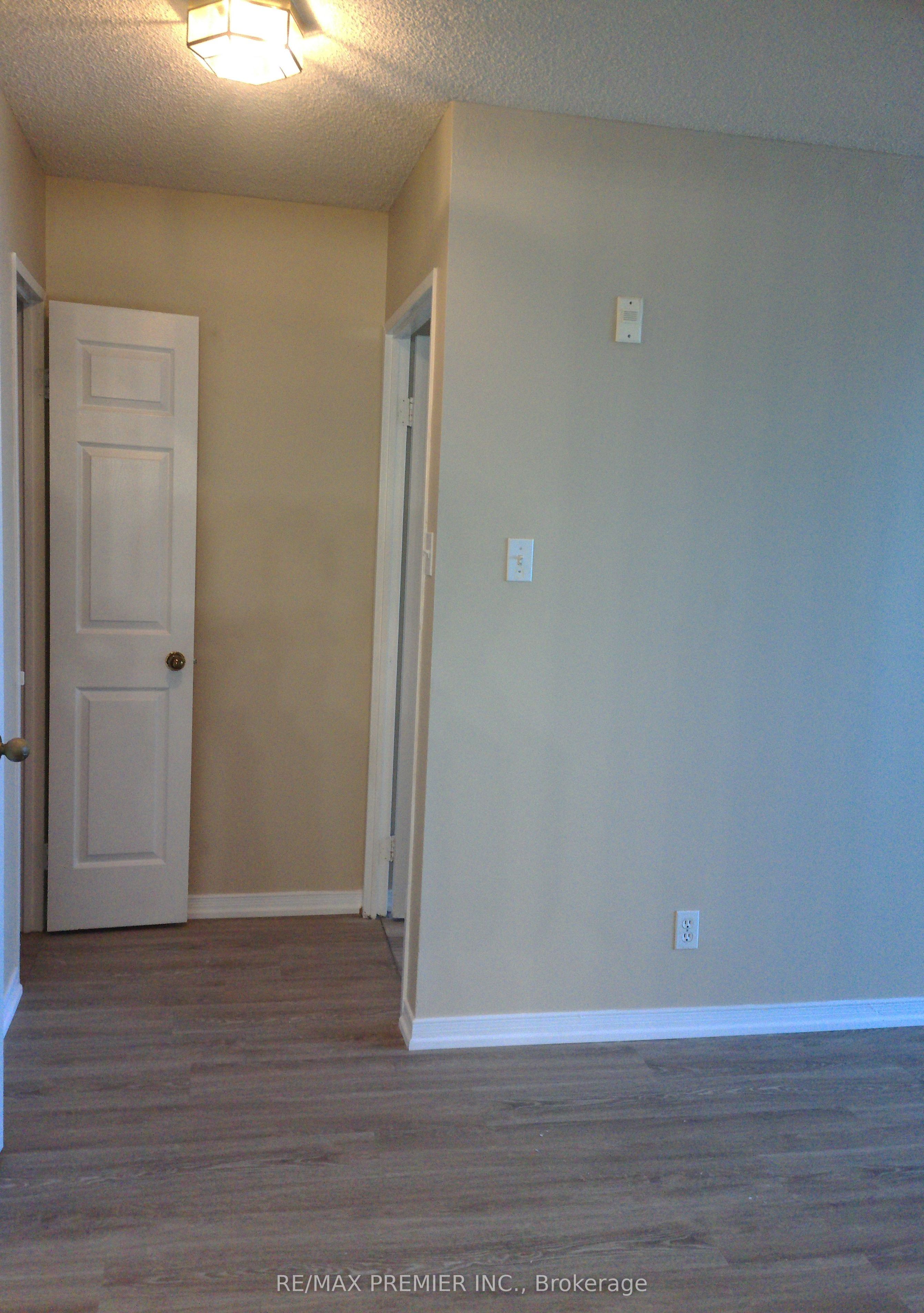 6 Humberline Drive 212 Property Photo 12
