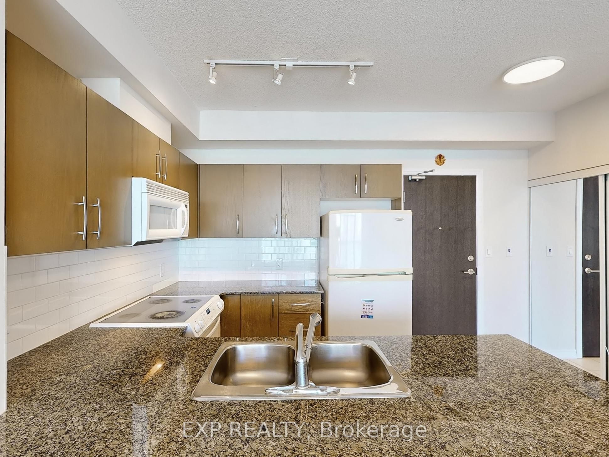 3504 Hurontario Street 2509 Property Photo 7