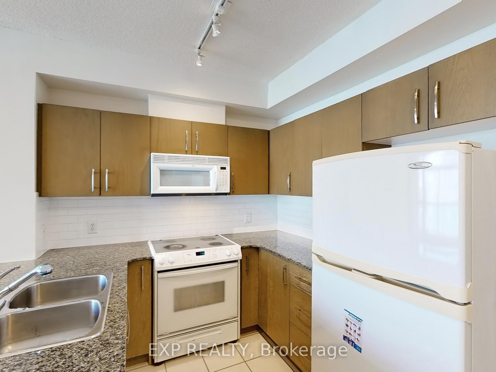 3504 Hurontario Street 2509 Property Photo 8