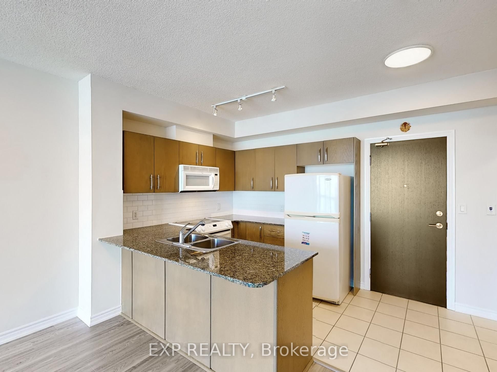 3504 Hurontario Street 2509 Property Photo 9