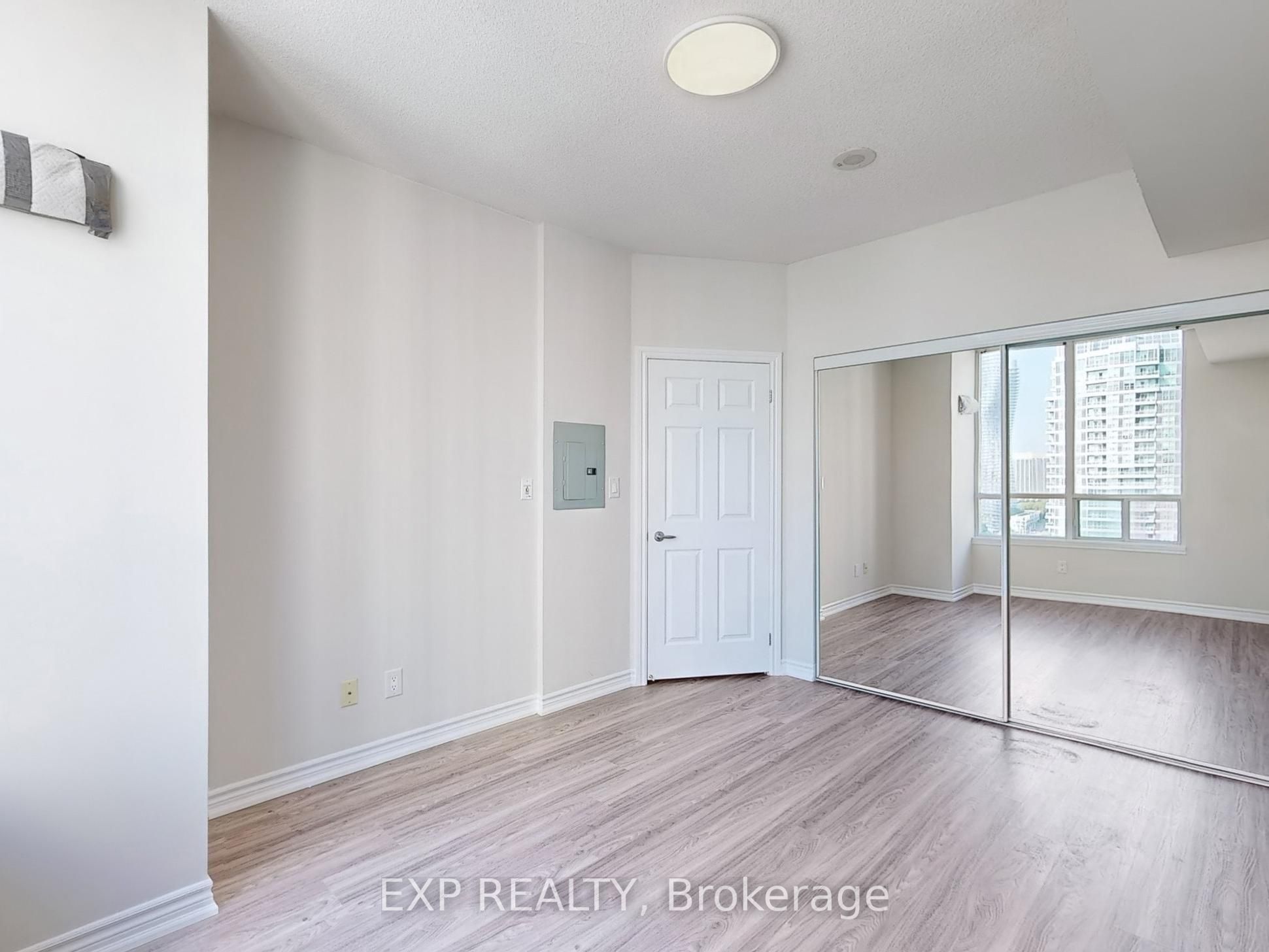 3504 Hurontario Street 2509 Property Photo 16