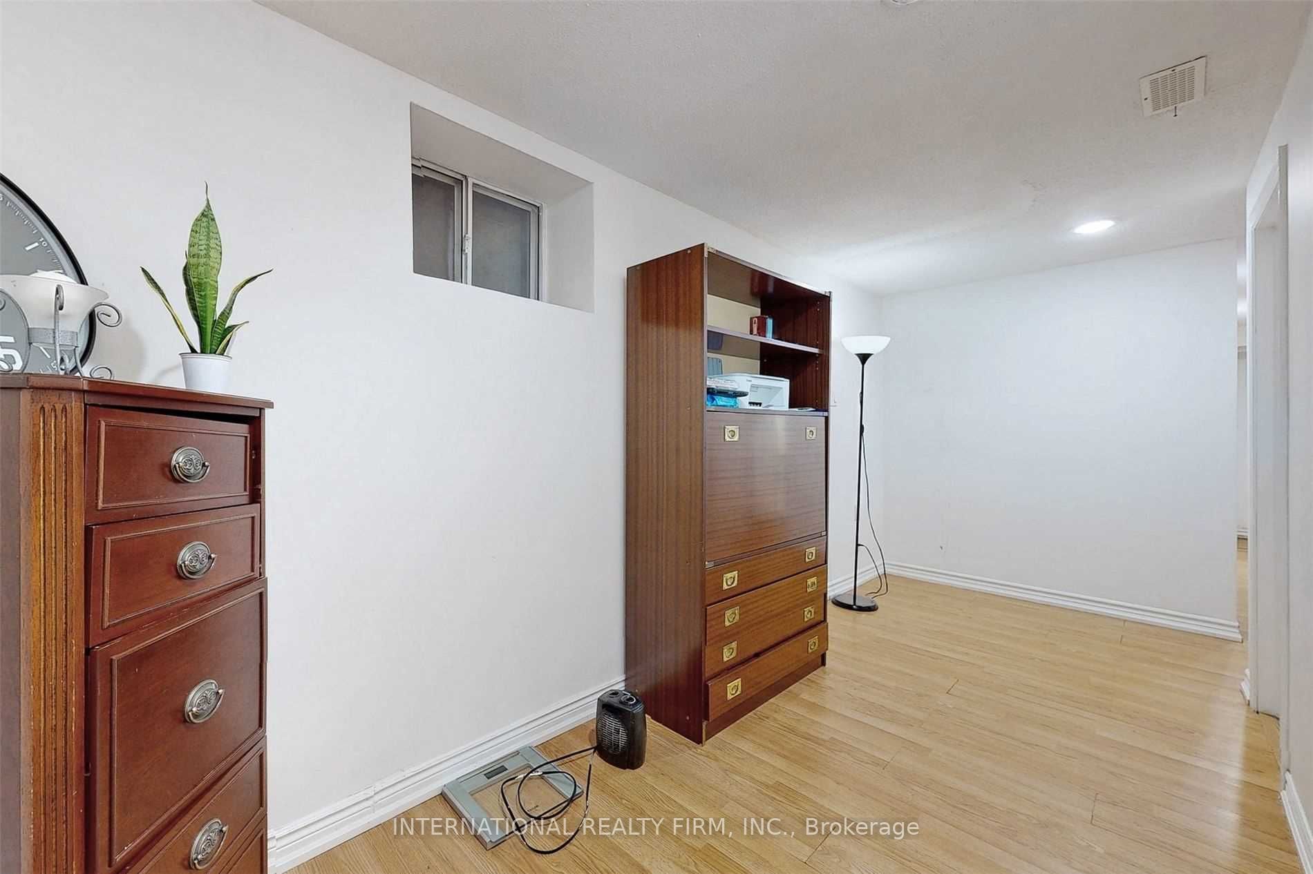 297 Gilbert Avenue Property Photo 28