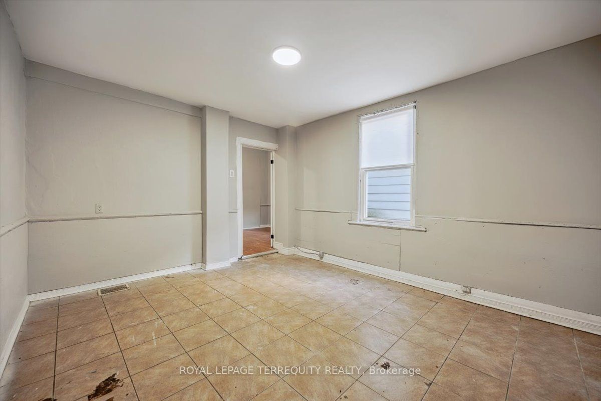 164 Main Street N Flat #1 Property Photo 6