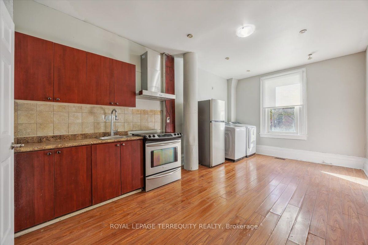164 Main Street N Flat #1 Property Photo 9