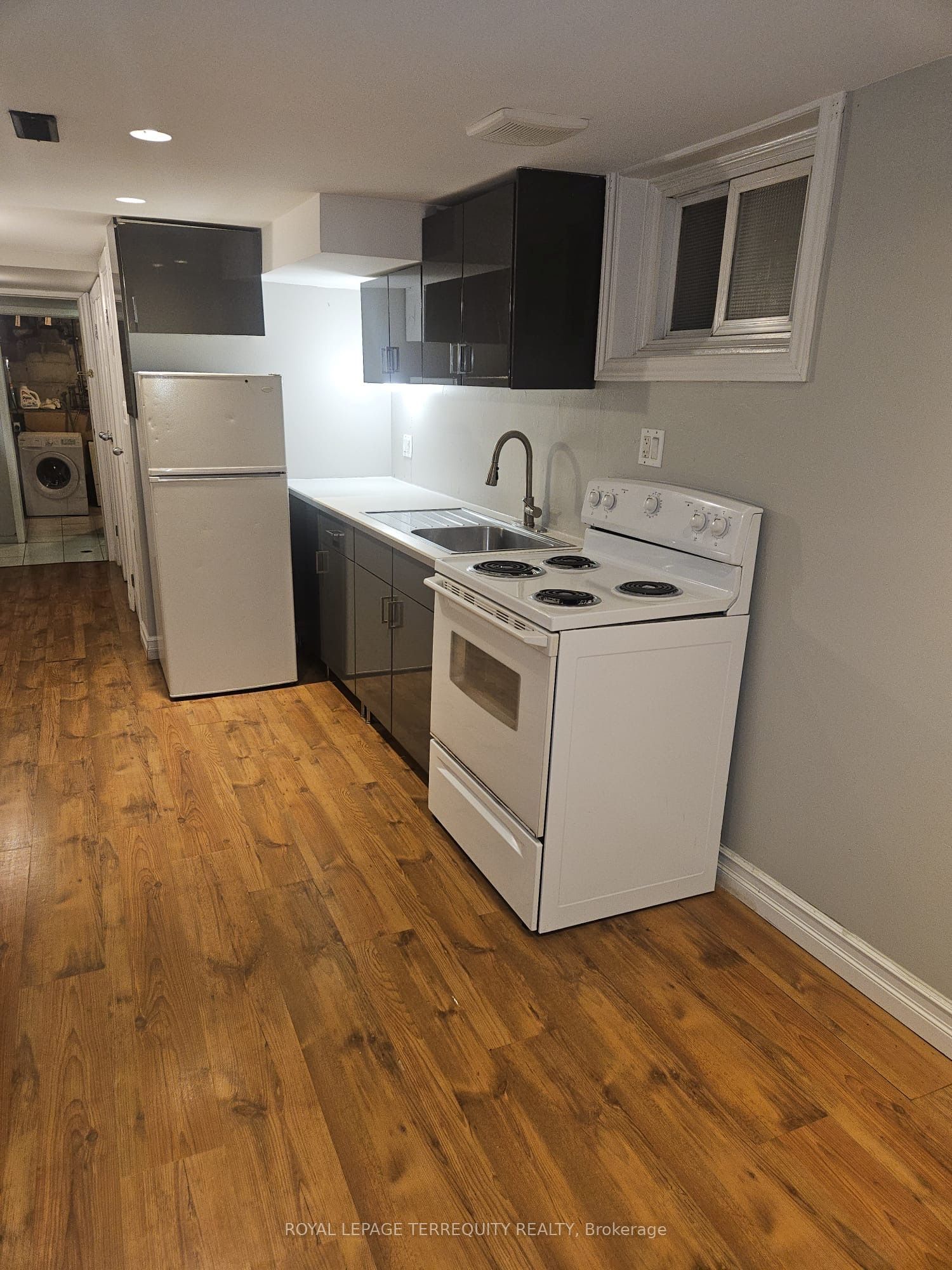 2 Golden Avenue Basement Property Photo 3