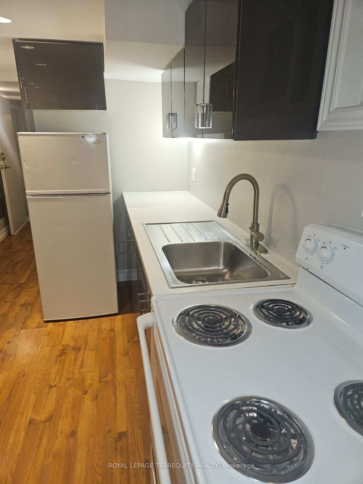 2 Golden Avenue Basement Property Photo 5