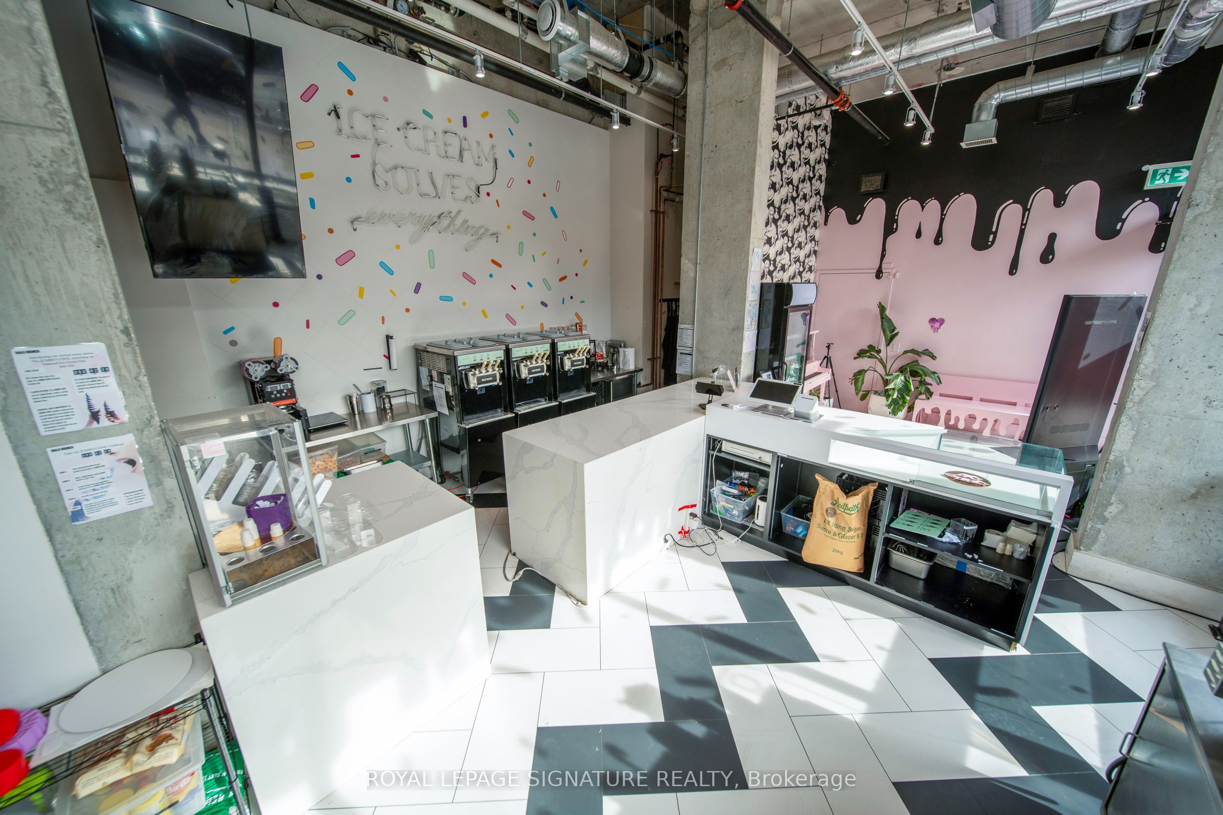 2114 Bloor Street W Unit A Property Photo 16