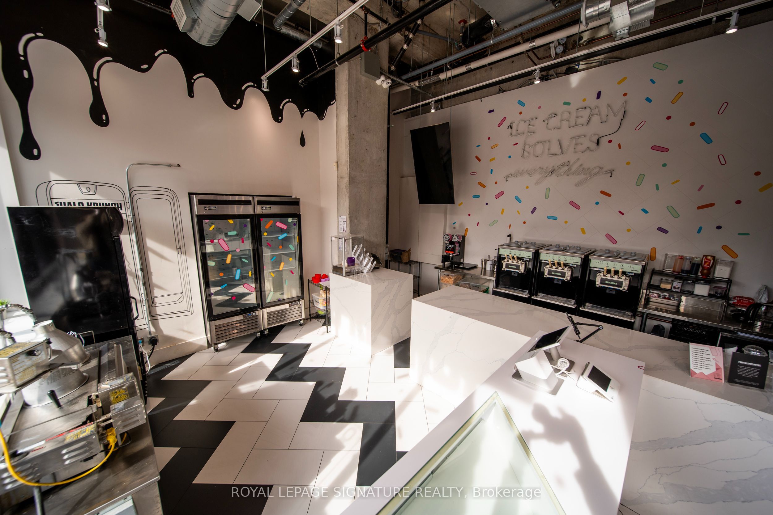 2114 Bloor Street W Unit A Property Photo 13