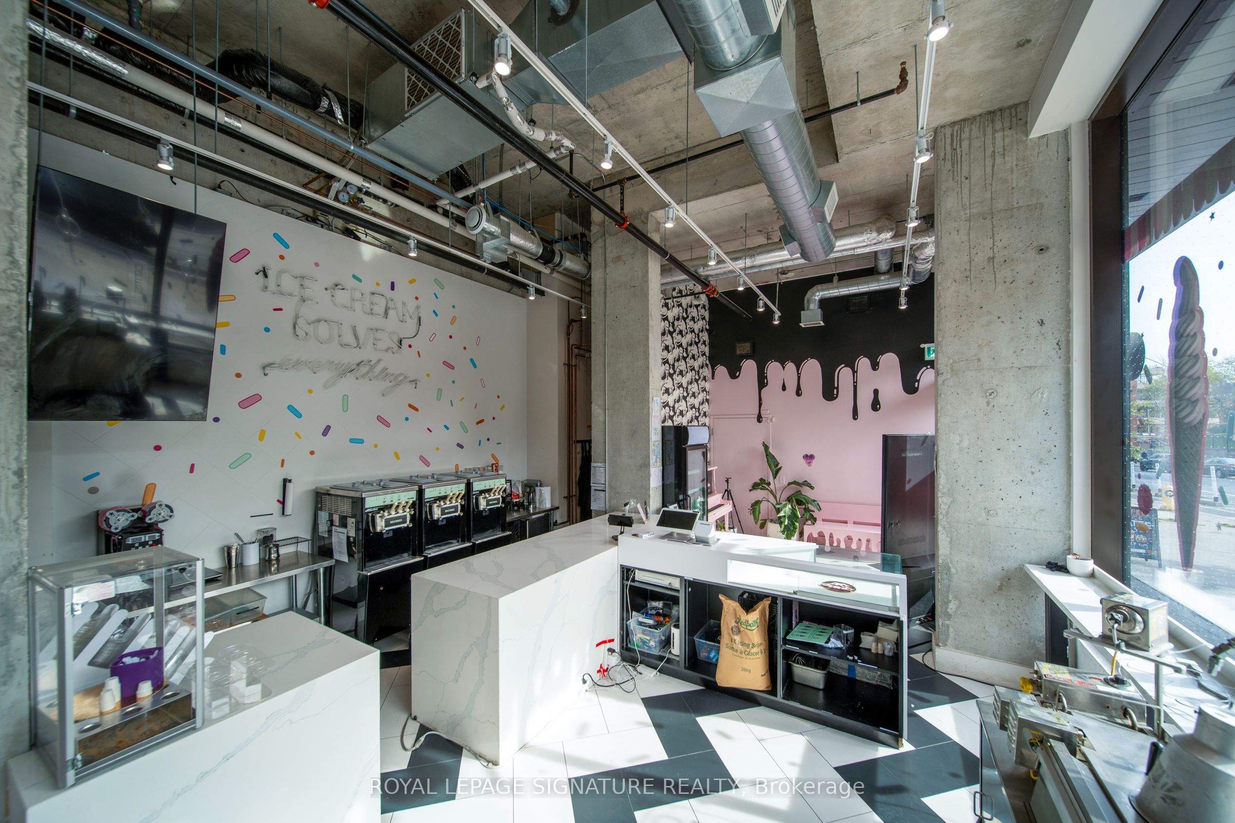2114 Bloor Street W Unit A Property Photo 17