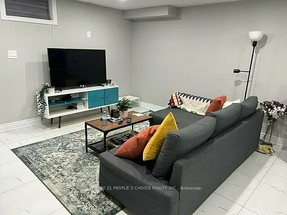 565 Dougall Avenue Property Photo 7