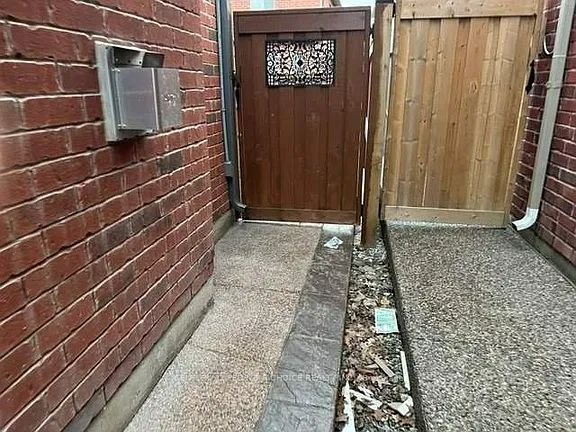 565 Dougall Avenue Property Photo 9